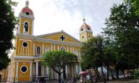 The cathedral dates back to 1880. It features a classical façade, a Renaissance dome and pointed and semicircular arches. File swm